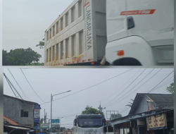 Pengguna Jalan Keluhkan Jalur Provinsi berdebu: Akibat Truk Tronton Muatan Tanah Merah