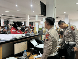 Diserbu Warga Solo, SAMSAT Banjir Pemohon Pemutihan PKB: SIM Kedaluwarsa pun Boleh Diperpanjang!