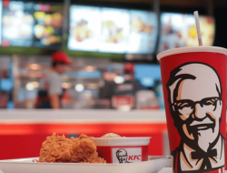 KFC dan Pizza Hut di AS Bakal Ganti Kasir Manusia dengan Robot dan AI