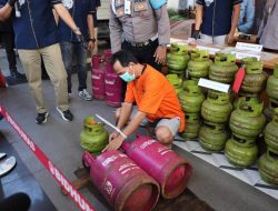 Polisi Ringkus 2 Orang Pelaku Penyuntikan Gas Elpiji Ilegal di Tanggerang