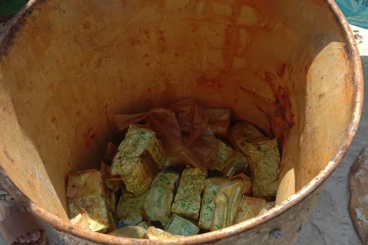 HEBOH! NELAYAN DI SUMENEP TEMUKAN DRUM BESI BERISI 35 KG SABU DI LAUT MASALEMBU, DIDUGA BAGIAN DARI JARINGAN PENYELUNDUPAN NARKOBA