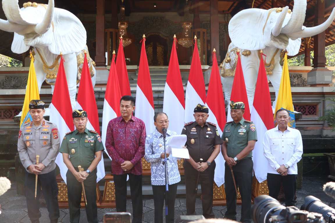 PEMPROV BALI TEGAS: GUBERNUR KOSTER NYATAKAN HAK PENOLAKAN SKT ORMAS YANG DINILAI MERESAHKAN DAN TAK SEJALAN DENGAN PANCASILA