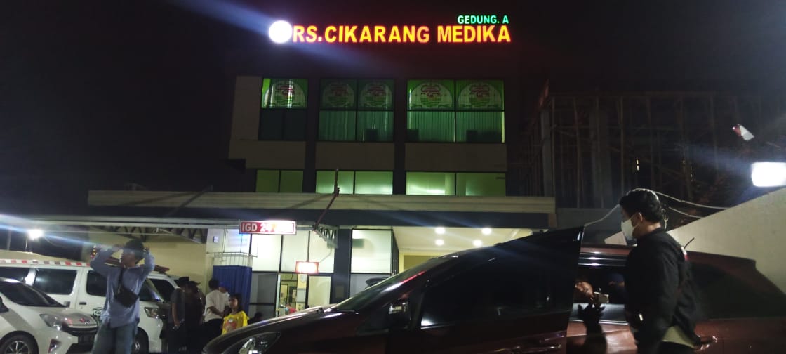 Diduga Terlambat Ditangani, Pasien Gawat Darurat Meninggal di Kursi Roda Depan IGD RS Cikarang Medika – Keluarga Desak Evaluasi Menyeluruh