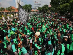 500 RIBU PENGEMUDI OJEK ONLINE AKAN GELAR AKSI UNJUK RASA SERENTAK PADA 20 MEI 2025, APLIKASI DISEPAKATI DIMATIKAN MASAL