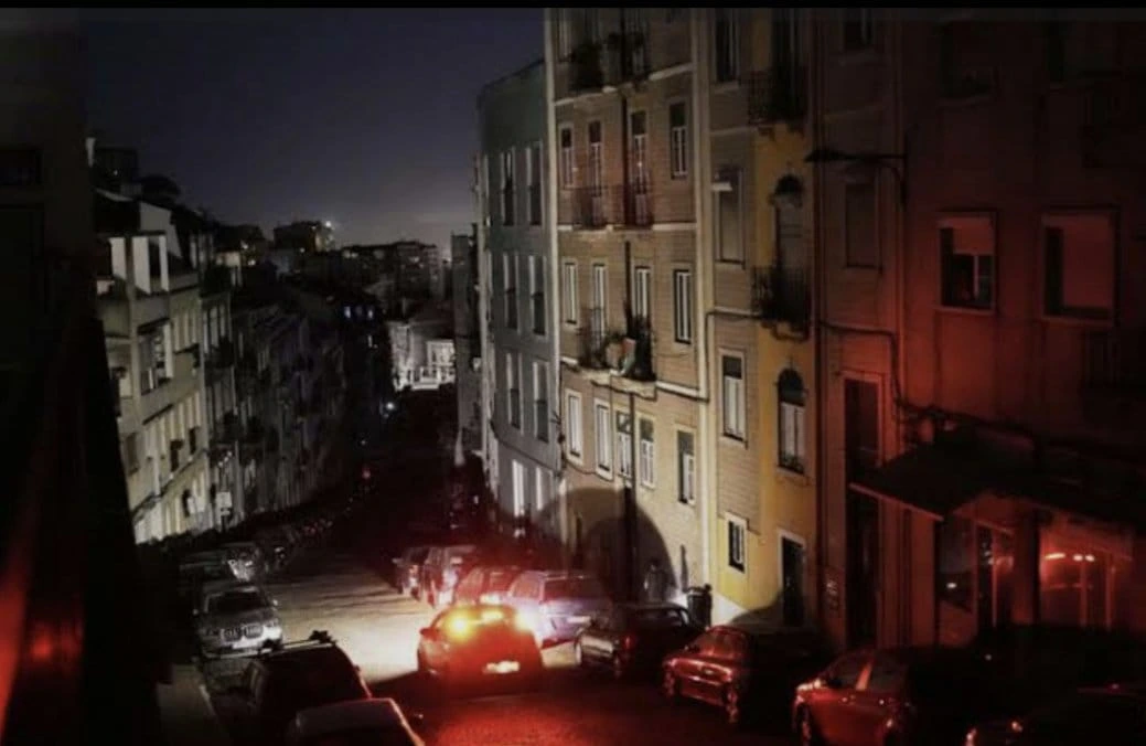 Darurat BLACKOUT di Eropa, Lima Negara Gelap : Spanyol, Portugal, Prancis, Italia Utara, dan wilayah Balkan. Layanan Transportasi dan Telekomunikasi Terhenti