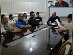 DIDUGA SELEWENGKAN ANGGARAN DESA, KUWU DADAP DILAPORKAN WARGA KE KEJAKSAAN – PROYEK INFRASTRUKTUR DAN BUMDES DISOROT