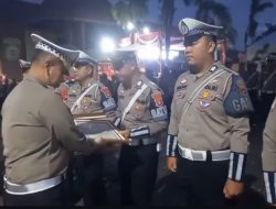 6 ANGGOTA SATLANTAS POLRESTABES PALEMBANG DIGANJAR PENGHARGAAN USAI BONGKAR PENYELUNDUPAN SABU DAN EKSTASI