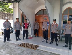 Kebaktian Peringatan Kenaikan Isa Al-Masih, Kapolsek Losarang Lakukan Pengamanan di GKI