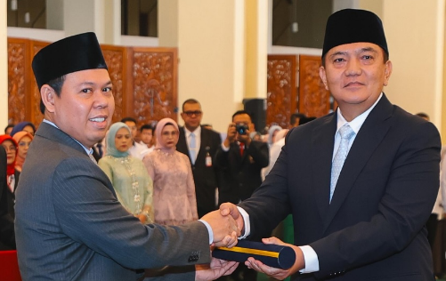 PELANTIKAN SEKJEN DPD RI OLEH KETUA DPD: MOHAMMAD IQBAL RESMI MENGEMBAN AMANAH STRATEGIS NASIONAL