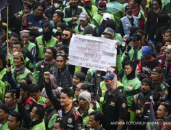 DPR RI Bahas Regulasi Transportasi Daring, Potensi Kerugian Aksi Unjuk Rasa Ojol Capai Rp187,95 Miliar