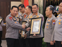 Kapolri Resmi Buka Rakernis Gabungan Pusdokkes, Puskeu, Puslitbang, dan Pusjarah Polri, Berikan Penghargaan kepada 13 Satker Berprestasi IKPA 100%