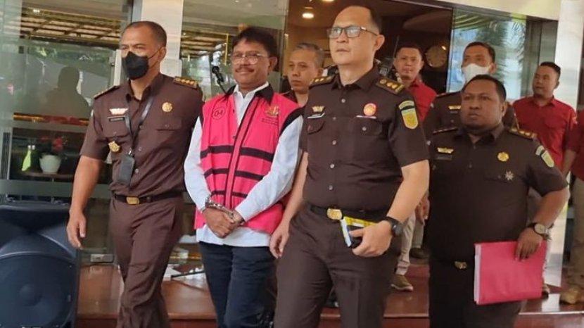 MAHKAMAH AGUNG TOLAK PENINJAUAN KEMBALI JOHNNY G PLATE: VONIS KORUPSI MENARA BTS TETAP BERLAKU