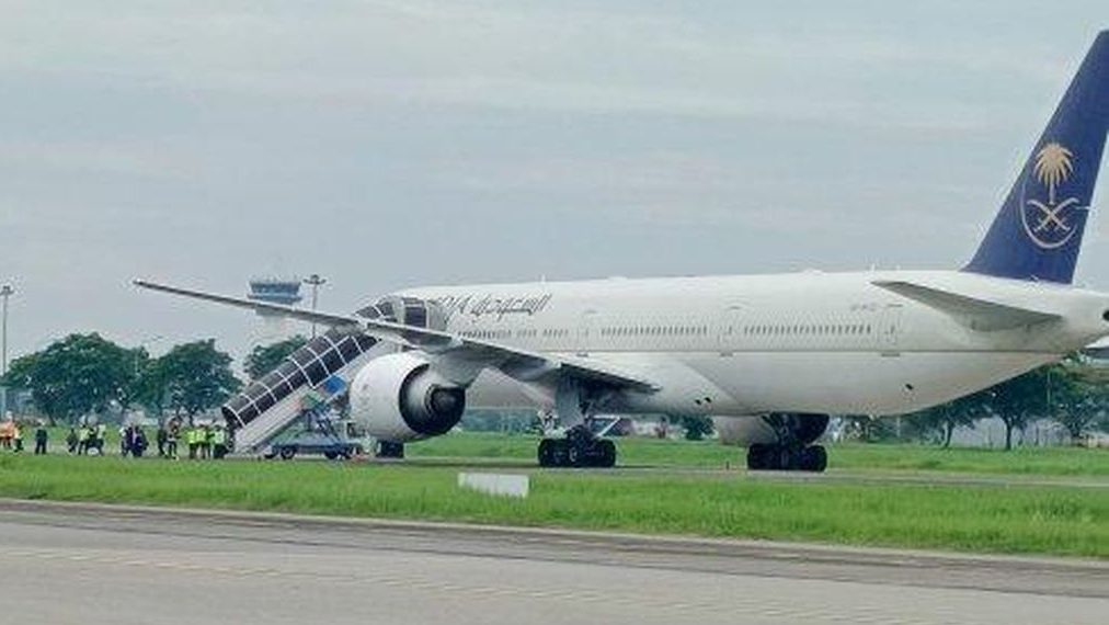 Pesawat Saudia Airlines Tujuan Jakarta Lakukan Pendaratan Darurat di Kualanamu Akibat Ancaman Bom, Tim Jibom Brimob Dikerahkan