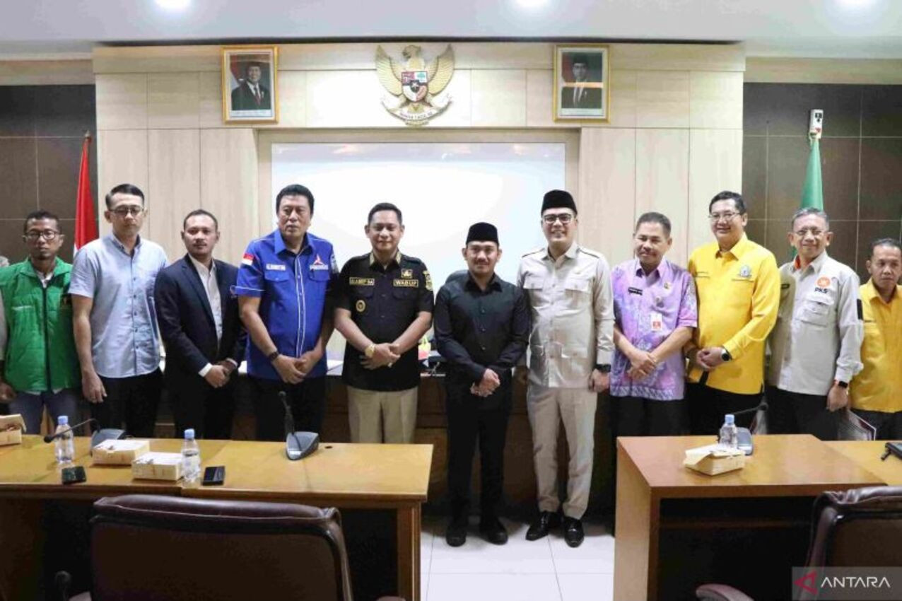 PEMERINTAH KABUPATEN BEKASI SALURKAN DANA HIBAH RP9,5 MILIAR KEPADA 11 PARTAI POLITIK PEMILIK KURSI LEGISLATIF