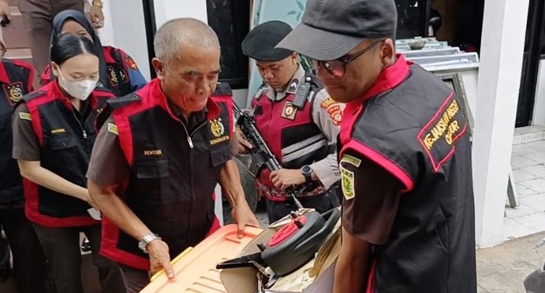 Tim Kejaksaan Negeri Cianjur Lakukan Penggeledahan Kantor Dishub Terkait Dugaan Korupsi Proyek PJU Senilai Rp40 Miliar