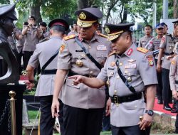 MENJELANG HARI BHAYANGKARA KE-79, KAPOLDA METRO JAYA PIMPIN ZIARAH KHIDMAT DI TMP TANAH KUSIR: WUJUD PENGHORMATAN TERHADAP PENGABDIAN PARA PEJUANG POLRI