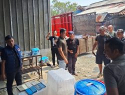 SATNARKOBA POLRESTA & POLRES BOGOR BONGKAR INDUSTRI RUMAHAN MIRAS OPLOSAN – OMZET RP6 JUTA/HARI, 160 DERIGEN DISITA