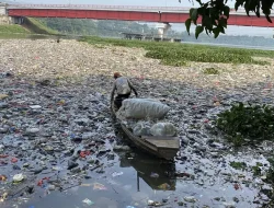 Kawasan Sungai Citarum di Batujajar KBB Kembali Disesaki Sampah Kiriman, Pemerintah Dinilai Lamban dan Reaktif
