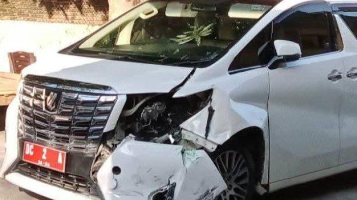 KENDARAAN DINAS WAKIL BUPATI MAMUJU TERLIBAT KECELAKAAN LALU LINTAS DI JALAN TRANS SULAWESI, SEORANG PENGENDARA MOTOR TERLIBAT INSIDEN