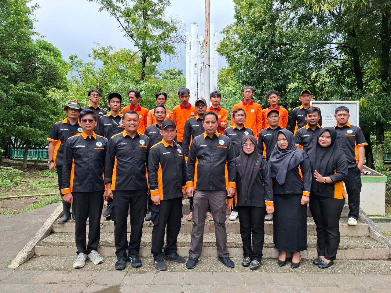 Kepala UPTD Taman Hutan Kota ( Ahmad Jaenudin, SH.I ) Selalu bebenah wilayah Kerjanya," untuk warga masyarakat kota Bekasi ."