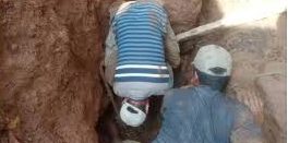 NAAS! PEKERJA PROYEK TEWAS TERTIMBUN LONGSOR SAAT GALI PONDASI DI SDN GANG AUT, BOGOR TENGAH