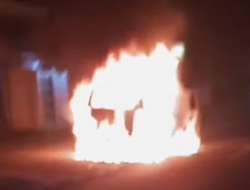 Mobil Pribadi Terbakar Akibat Korsleting Listrik di Pucakwangi, Sepasang Suami Istri Alami Luka Bakar dan Kerugian Puluhan Juta Rupiah