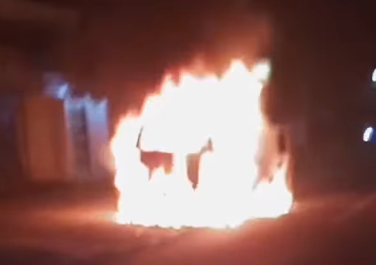 Mobil Pribadi Terbakar Akibat Korsleting Listrik di Pucakwangi, Sepasang Suami Istri Alami Luka Bakar dan Kerugian Puluhan Juta Rupiah