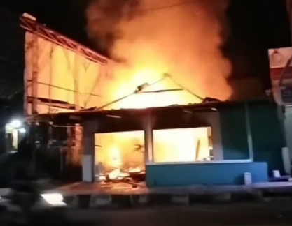 USAHA FOTOKOPI DI DEPAN SMP PGRI KARANGPLOSO LUDES TERBAKAR, DIDUGA AKIBAT ARUS PENDEK LISTRIK