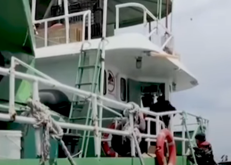 OPERASI LAUT DALAM: KKP GAGALKAN AKSI ILLEGAL FISHING DUA KAPAL ASAL FILIPINA DI PERAIRAN BITUNG — 17 WNA DITANGKAP