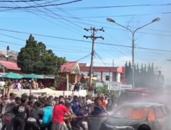 AVANZA DIDUGA ANGKUT BBM ILEGAL MELEDAK DI JALAN AHMAD YANI DAIRI – DUA KORBAN ALAMI LUKA BAKAR SERIUS