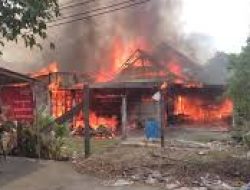 Kebakaran Hanguskan Dua Unit Hunian di Baiturrahman Banda Aceh: Satu Rumah Rusak Berat, Diduga Terdapat Usaha Air Isi Ulang dan Kos-Kosan