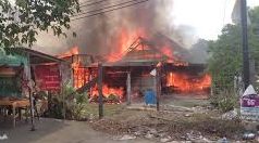 Kebakaran Hanguskan Dua Unit Hunian di Baiturrahman Banda Aceh: Satu Rumah Rusak Berat, Diduga Terdapat Usaha Air Isi Ulang dan Kos-Kosan