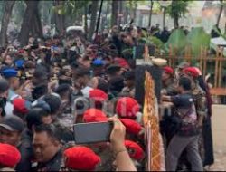 Pengadilan Negeri Surabaya Berhasil Lakukan Eksekusi Rumah Milik Keluarga Mantan Wapangab, Dikawal Ketat 250 Personel Gabungan