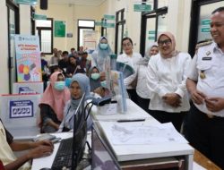 WALI KOTA BEKASI SIDAK PUSKESMAS JATIRANGGON TERKAIT DUGAAN PEMOTONGAN HONOR PETUGAS KEBERSIHAN