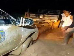 Tragedi Jalan Rusak di Sintang: Warga Meninggal Dunia Setelah Ambulans Terjebak 4 Jam dalam Lumpur