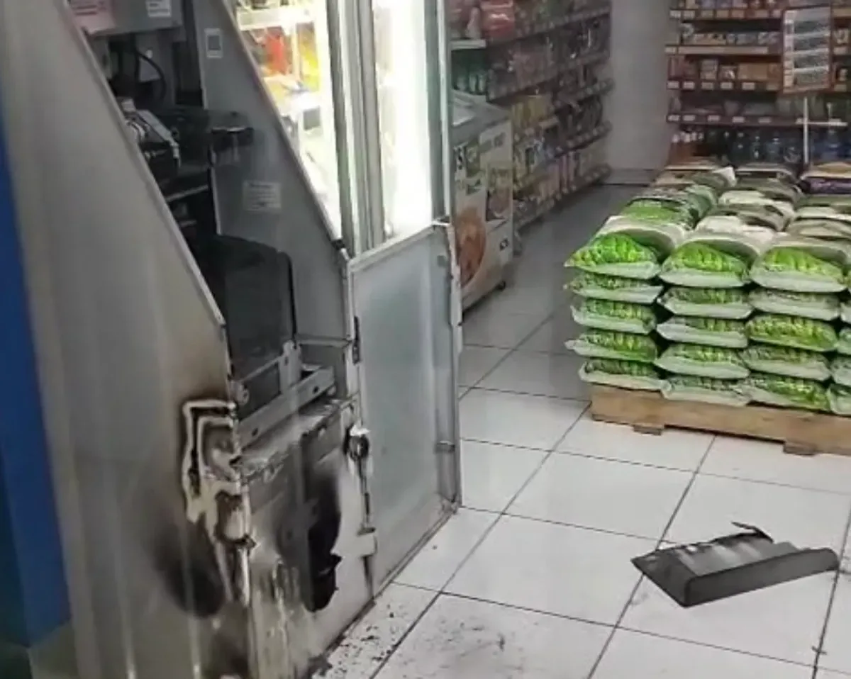 PEMBONGKARAN ATM DI MINIMARKET SAWANGAN, PELAKU DIDUGA MASUK MELALUI PLAFON SAAT DINI HARI