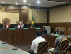 VONIS RENDAH UNTUK KASUS KORUPSI APD COVID-19 DI KEMENKES: TIGA TERDAKWA DINYATAKAN BERSALAH, NILAI KERUGIAN NEGARA CAPAI RATUSAN MILIAR