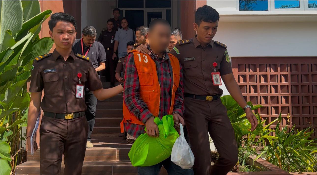 KEJARI BIREUEN TERIMA PELIMPAHAN TERSANGKA DAN BARANG BUKTI 190,5 GRAM SABU DARI TIM NIC BARESKRIM POLRI