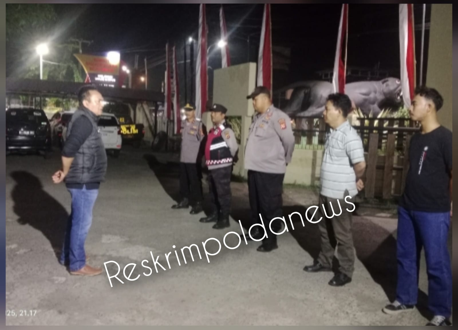 Kapolsek Losarang Pimpin Langsung Apel Kesiapan KRYD Malam Minggu