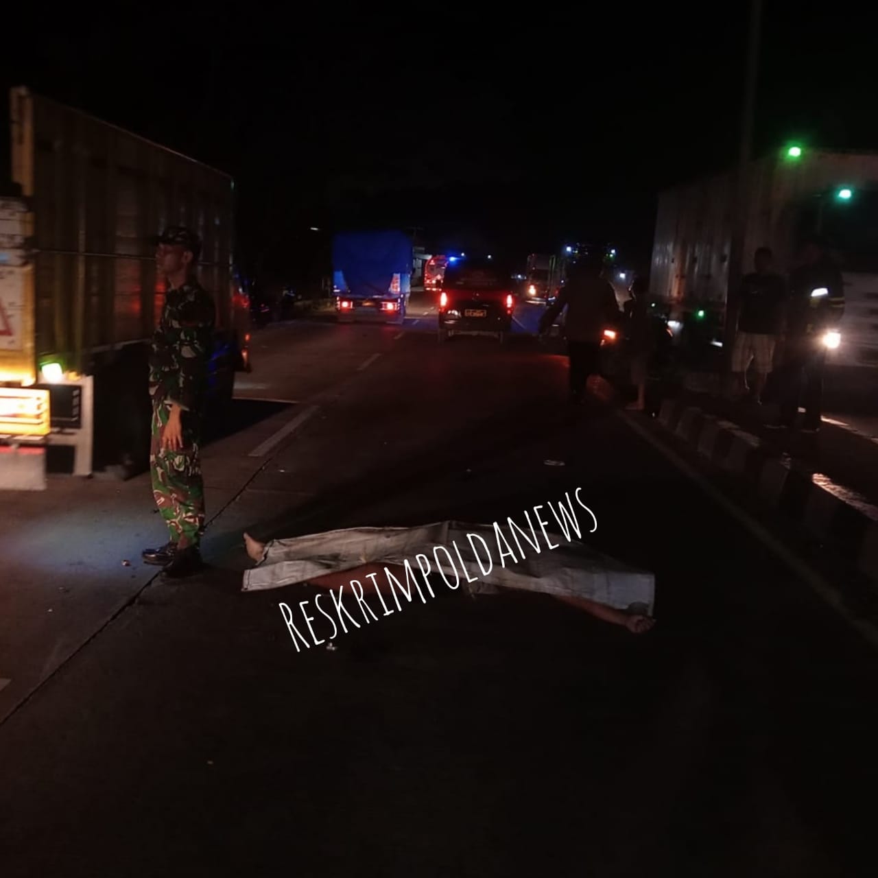 Kurangnya Penerangan Jalan Raya Jangga:mengakibatkan Tabrakan Sepeda Motor Pengendara Revo Tewas