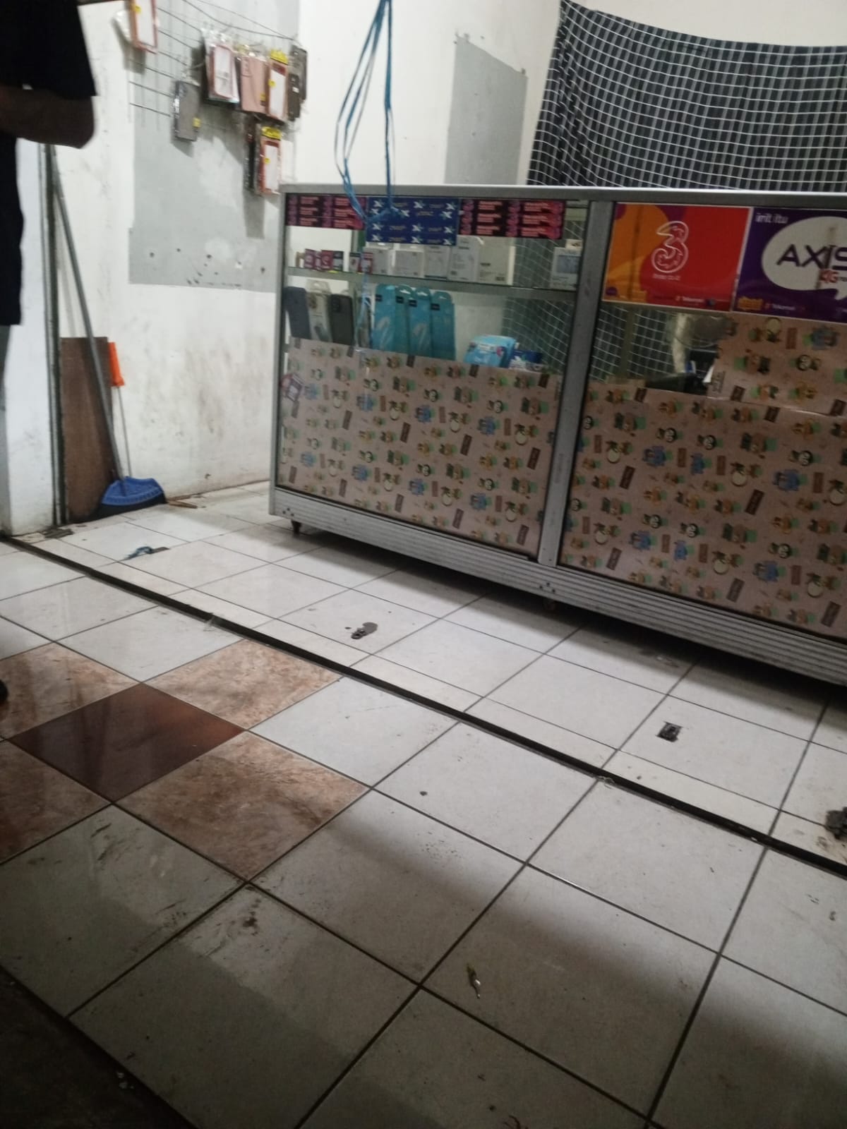 Warga dan pemuda setempat menemukan penjual obat keras ilegal berjenis tramadol