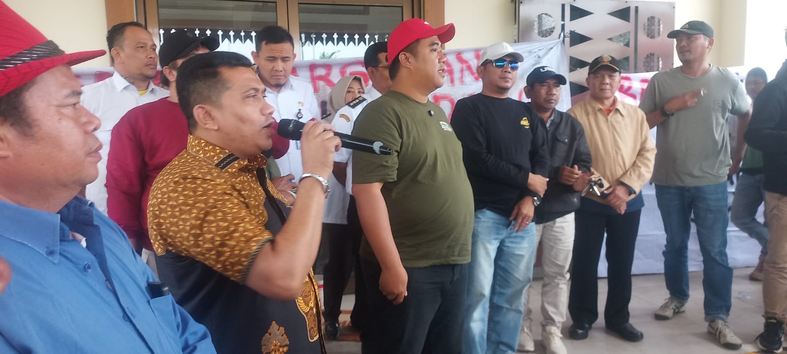 Warga Kepung RDF TPA Bantargebang: Tuntut Rekrutmen Manual dan 70% Kuota Lokal, Ancam Tuntut Paksa TPA Bantar Gebang Bekasi