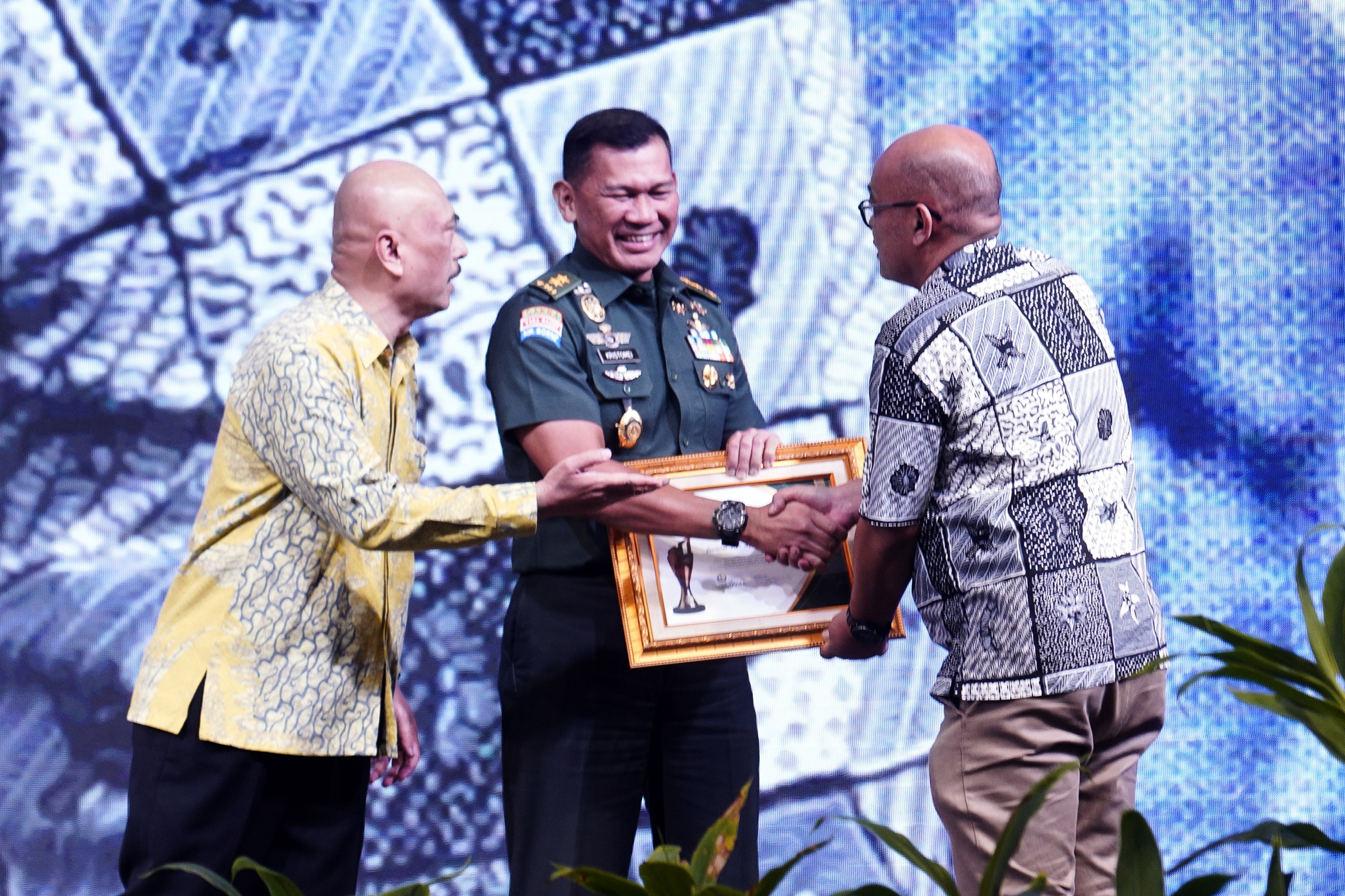 Panglima TNI Dianugerahi Pemimpin Visioner, Apresiasi Tinggi dari Forum Pemred Nasional