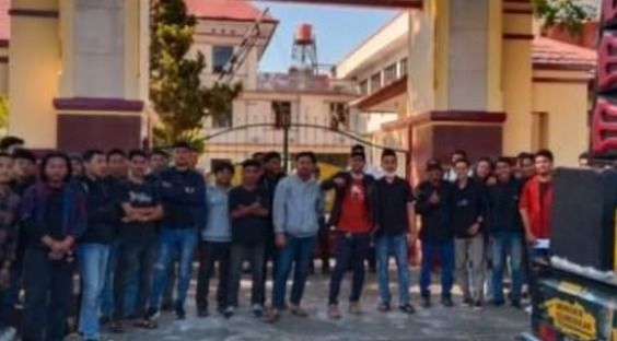 Aliansi Mahasiswa Gelar Aksi Protes Putusan Ringan Kasus Skincare Berbahaya di Depan Pengadilan Tinggi Makassar