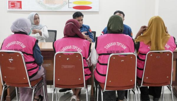 KEJATI SULSEL TETAPKAN 4 TERSANGKA WANITA DALAM SKANDAL KREDIT FIKTIF BANK BUMN DI MAKASSAR – KERUGIAN NEGARA CAPAI RP6,5 MILIAR