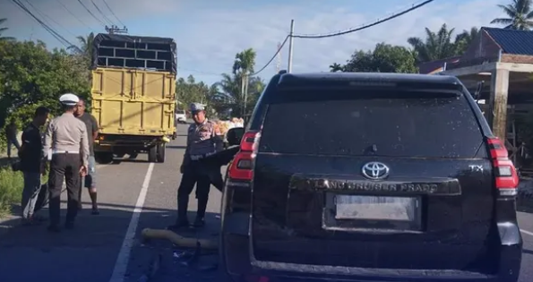 Mobil Dinas Bupati Aceh Singkil Tabrak Truk Parkir, Sopir Diduga Mengantuk