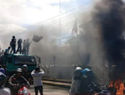 LASKAR ARUNG PALAKKA GERUDUK KEJARI WATAMPONE: TUNTUT USUT TUNTAS DUGAAN KORUPSI DANA POKIR DPRD BONE SENILAI RP 70 MILIAR