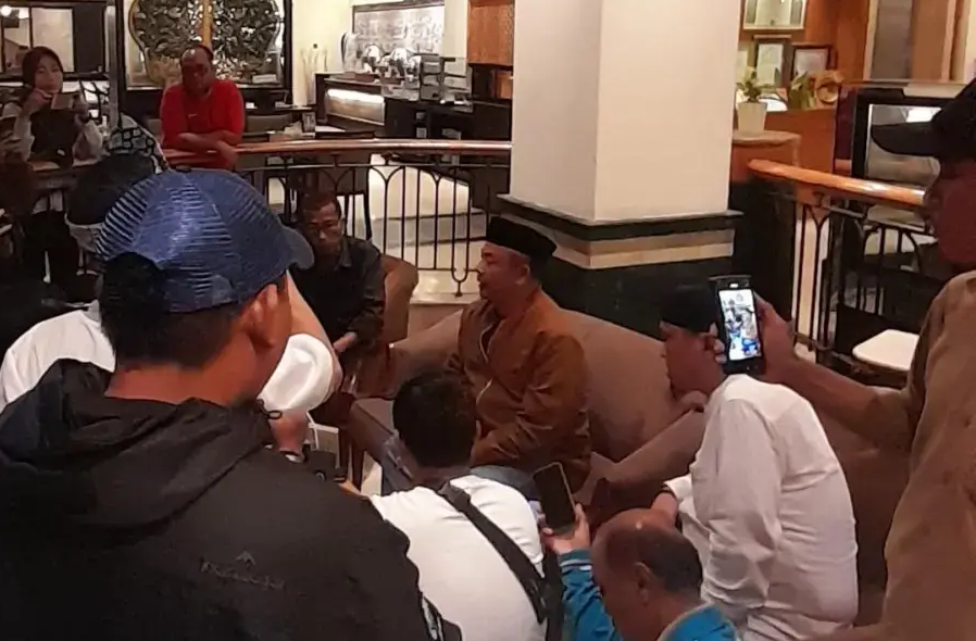 KETUA DPC PARTAI DI BEKASI MOHON MAAF TERKAIT SKANDAL MENANTU YANG LIBATKAN ANGGOTA DPRD DAN DIREKSI PERUMDA
