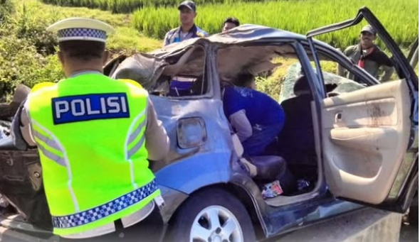 KECELAKAAN MAUT LIBATKAN TIGA KENDARAAN DI TOL SEMARANG–BATANG, DUA TEWAS DAN EMPAT TERLUKA