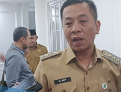 Bupati Karawang Tegaskan Sanksi Tegas bagi Kepala Sekolah yang Wajibkan Pembelian LKS dan Seragam di Toko Tertentu
